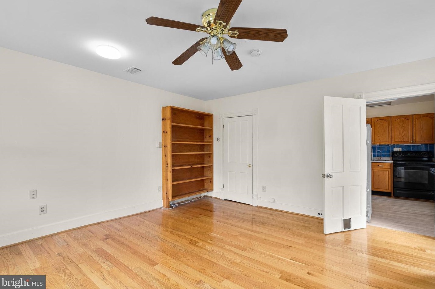 418 Diamond Ave, Gaithersburg MD 20877-2108 exterior