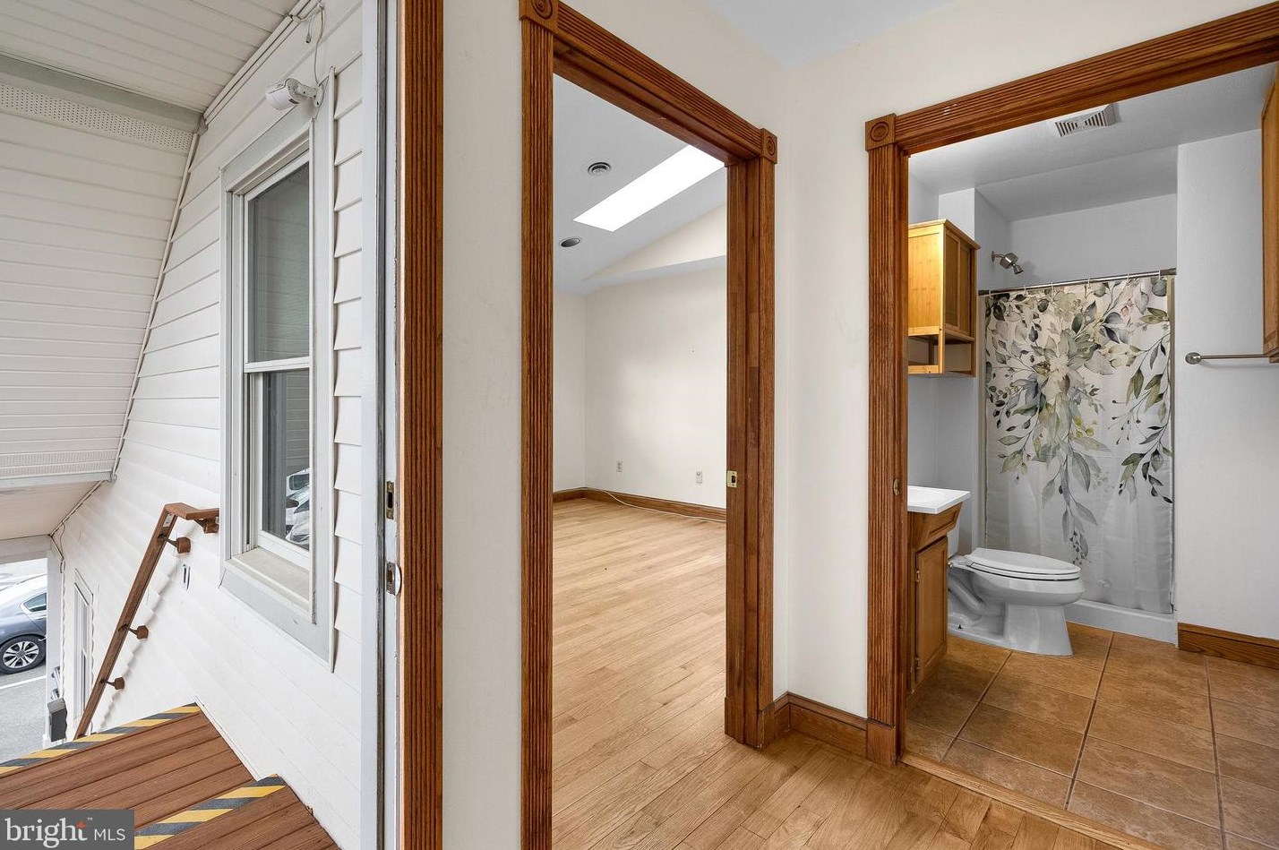 418 Diamond Ave, Gaithersburg MD 20877-2108 exterior