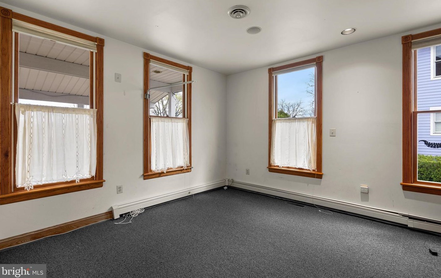 418 Diamond Ave, Gaithersburg MD 20877-2108 exterior