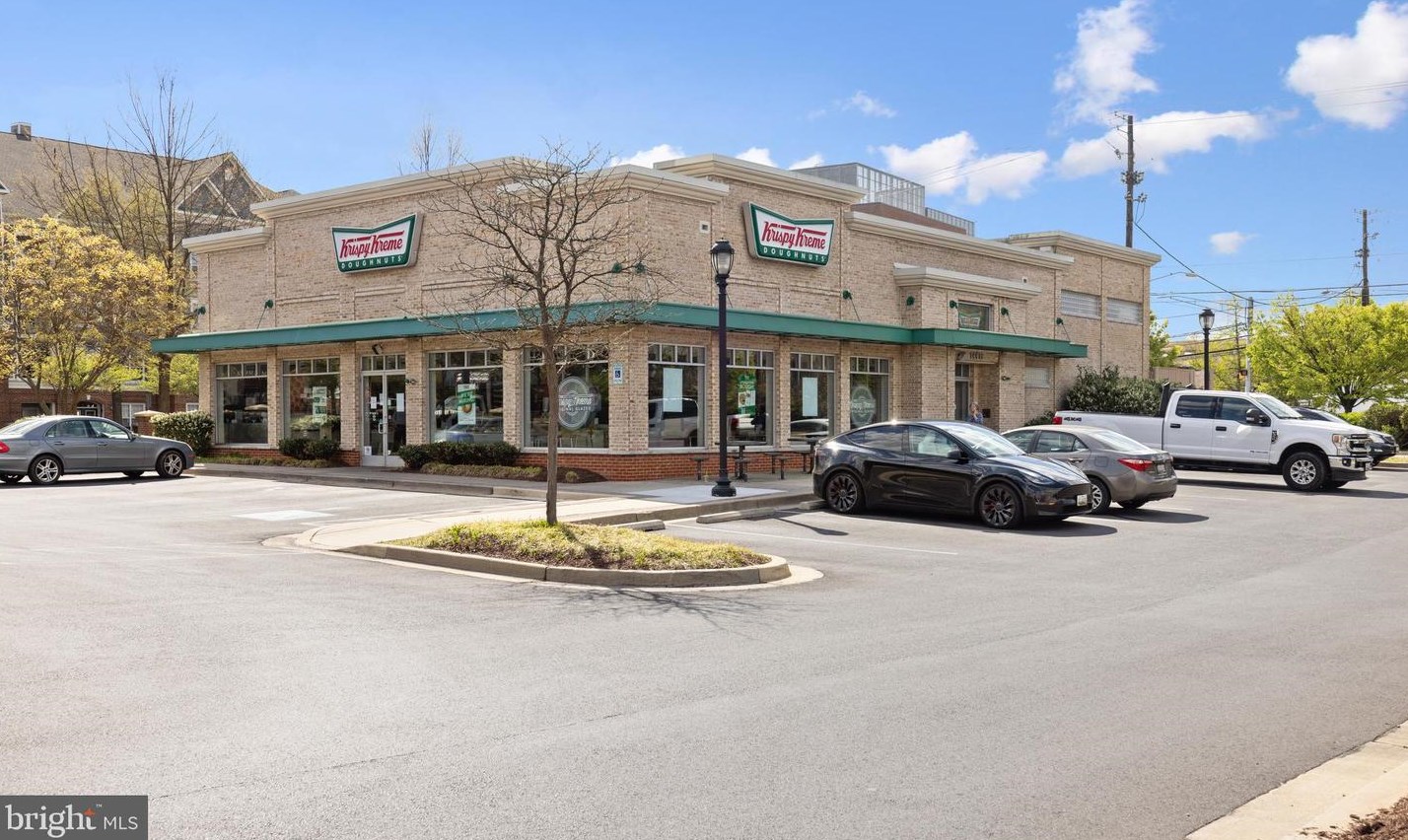 216 Fallsgrove Blvd, Rockville MD 20850-4711 exterior