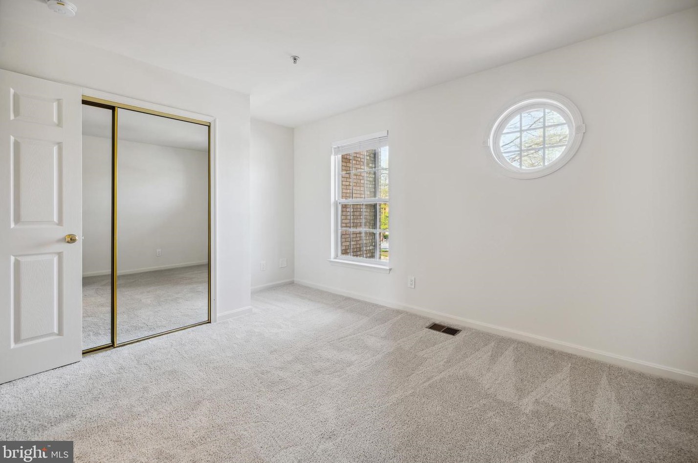 216 Fallsgrove Blvd, Rockville MD 20850-4711 exterior