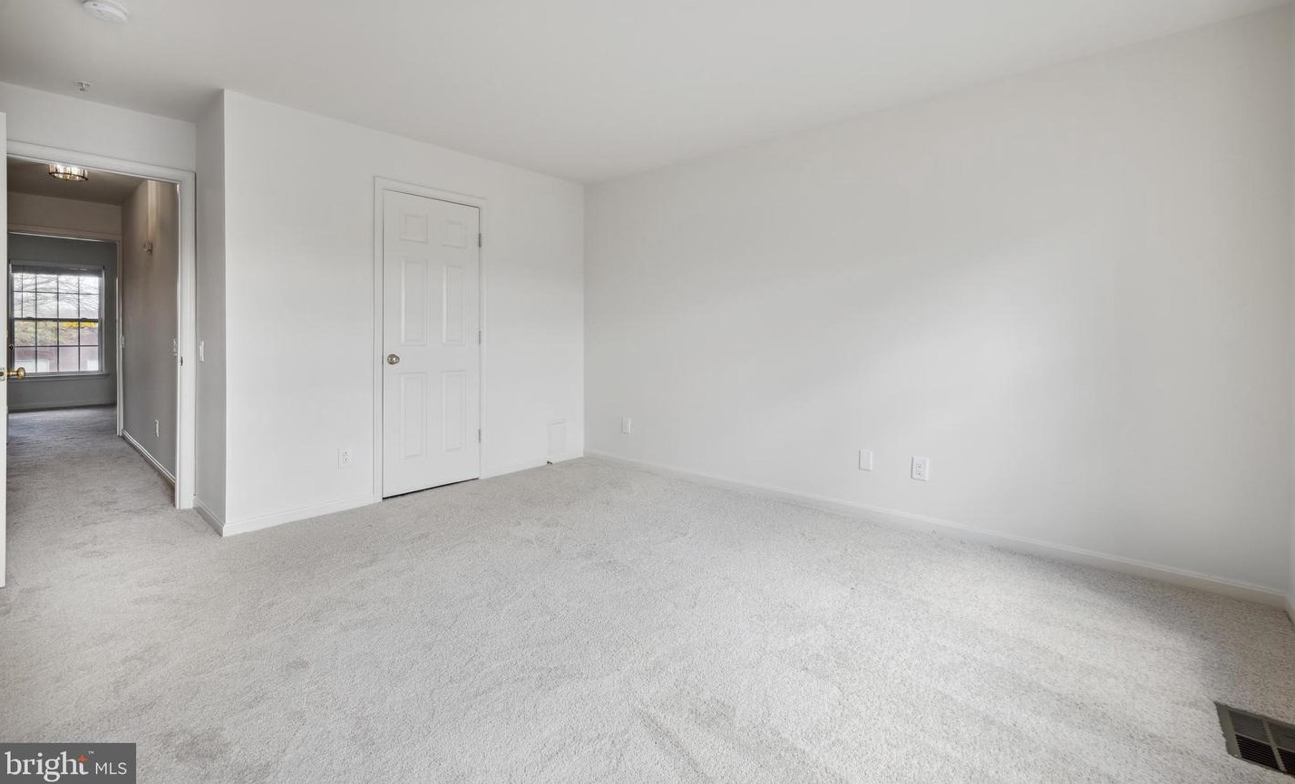 216 Fallsgrove Blvd, Rockville MD 20850-4711 exterior