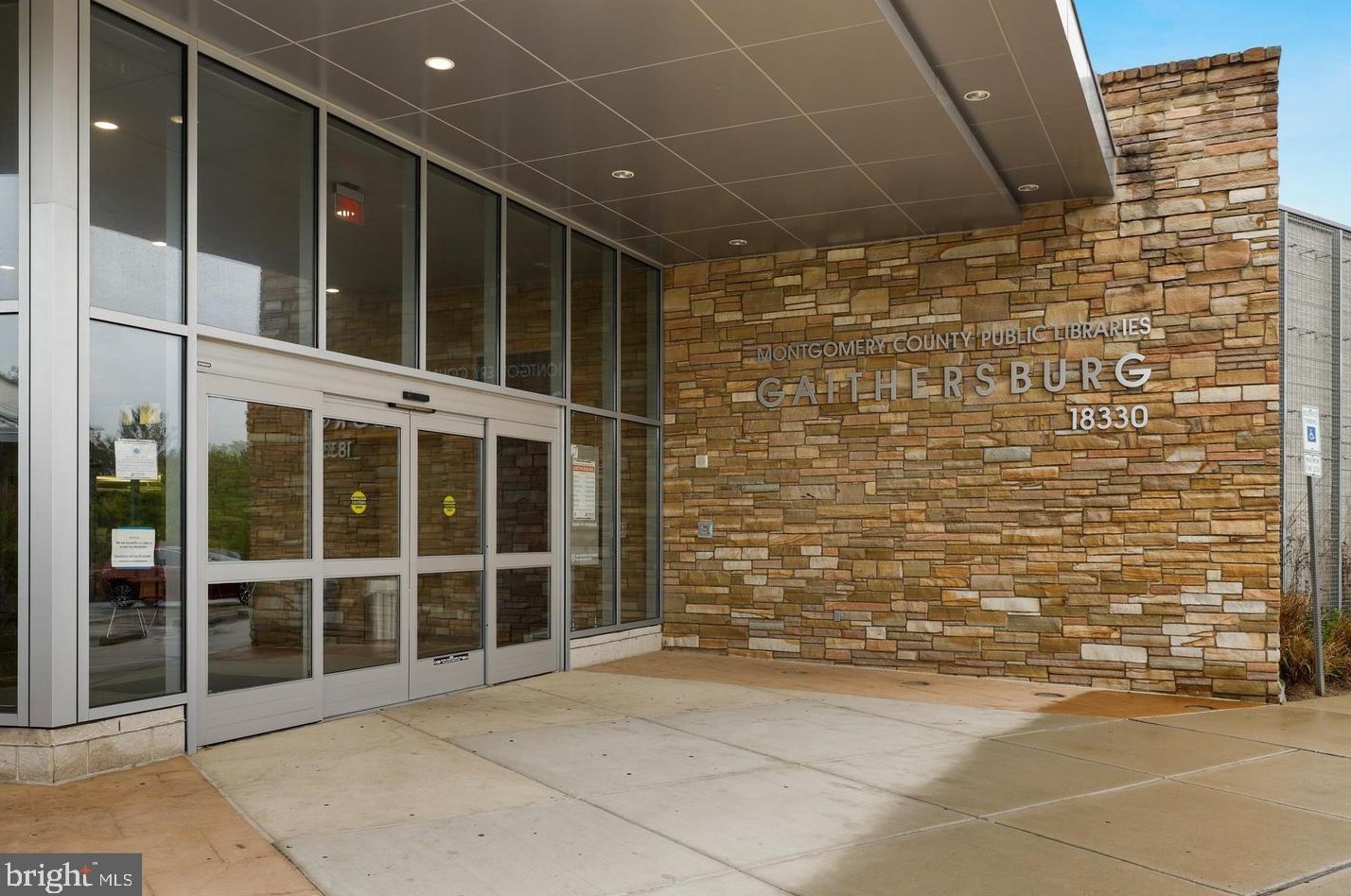 18525 Boysenberry Dr, Gaithersburg MD  20879-3686 exterior