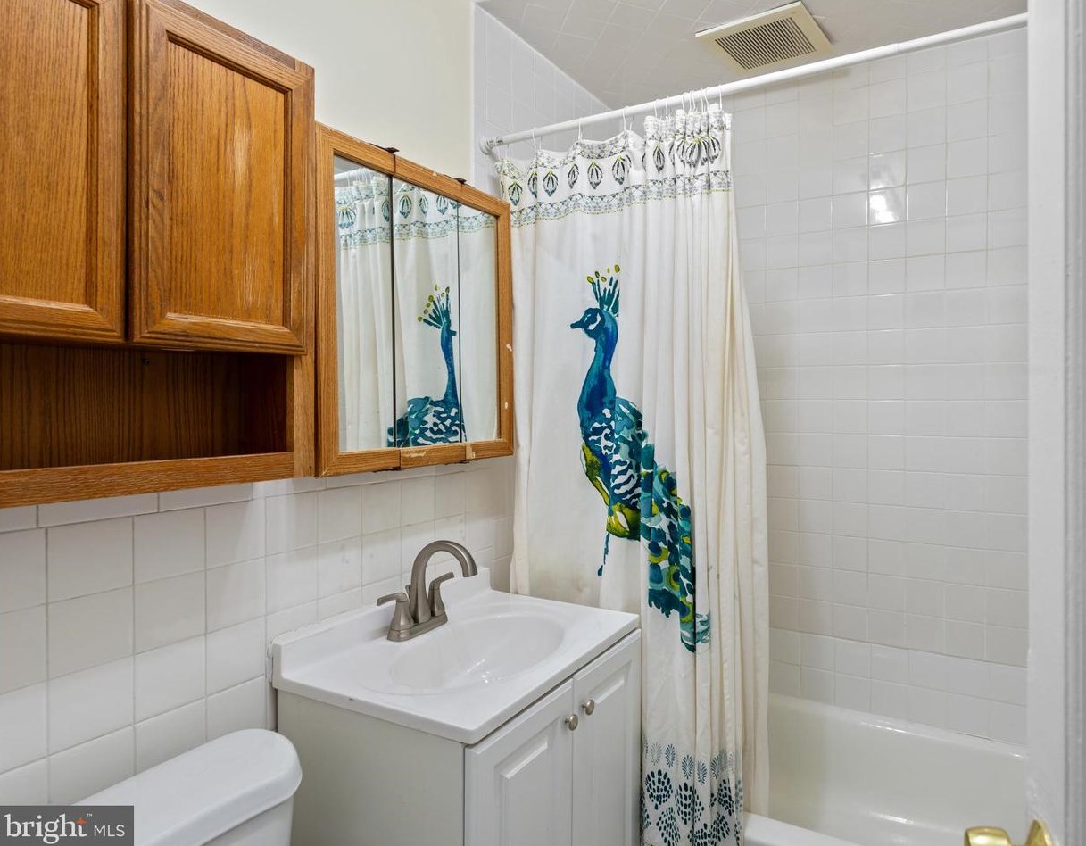 12200 Valleywood Dr, Silver Spring MD  20902-2147 exterior