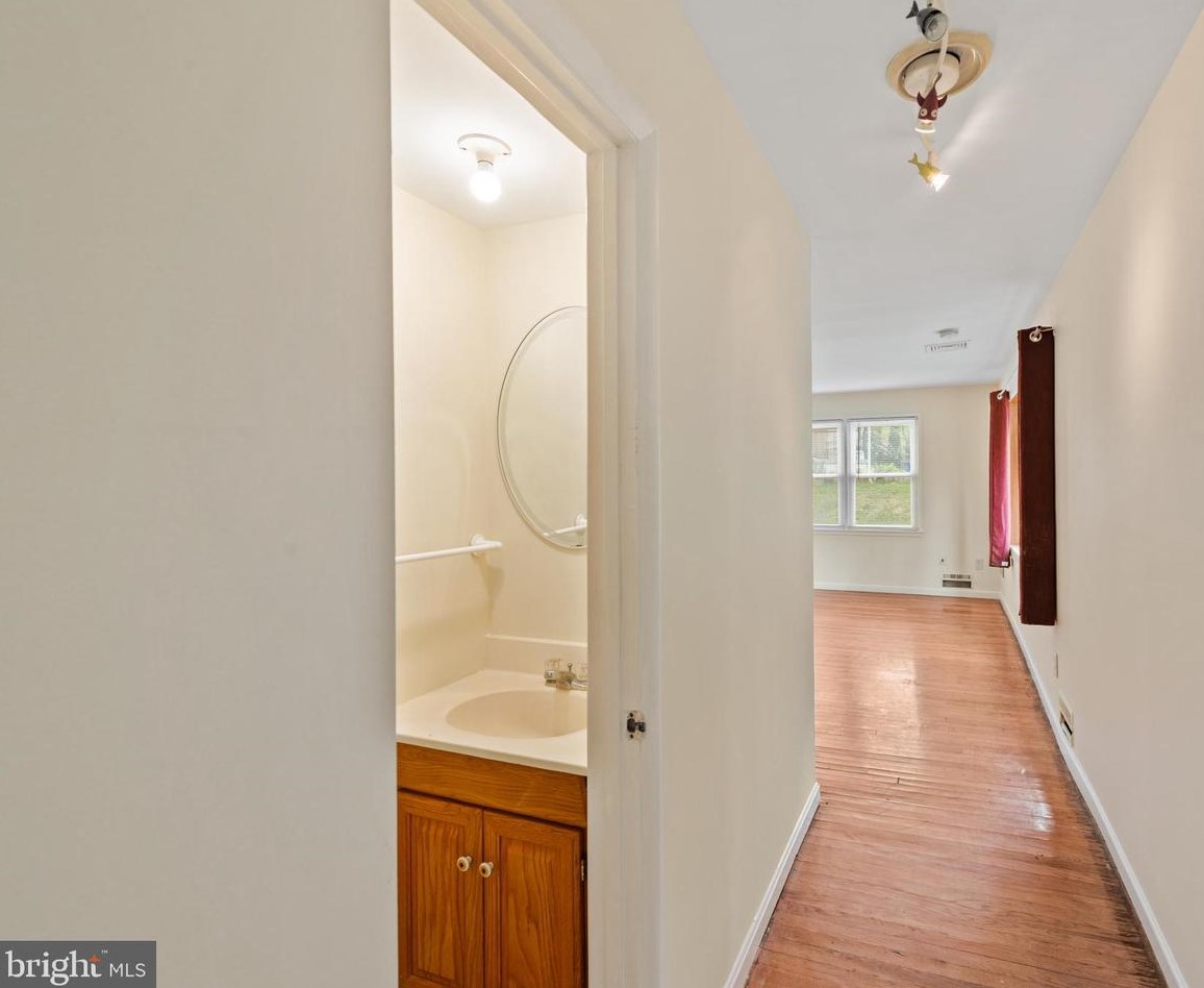 12200 Valleywood Dr, Silver Spring MD  20902-2147 exterior