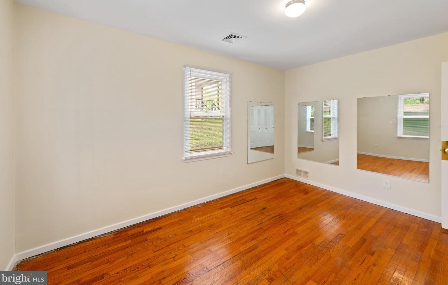 12200 Valleywood Dr, Silver Spring MD  20902-2147 exterior