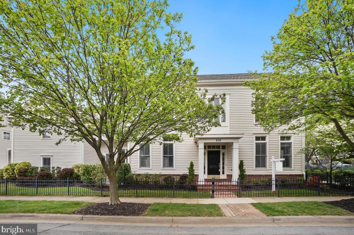 602 Grand Champion Dr, Rockville MD 20850-5970 exterior