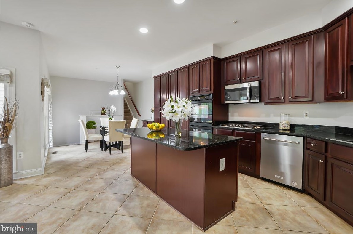 602 Grand Champion Dr, Rockville MD 20850-5970 exterior