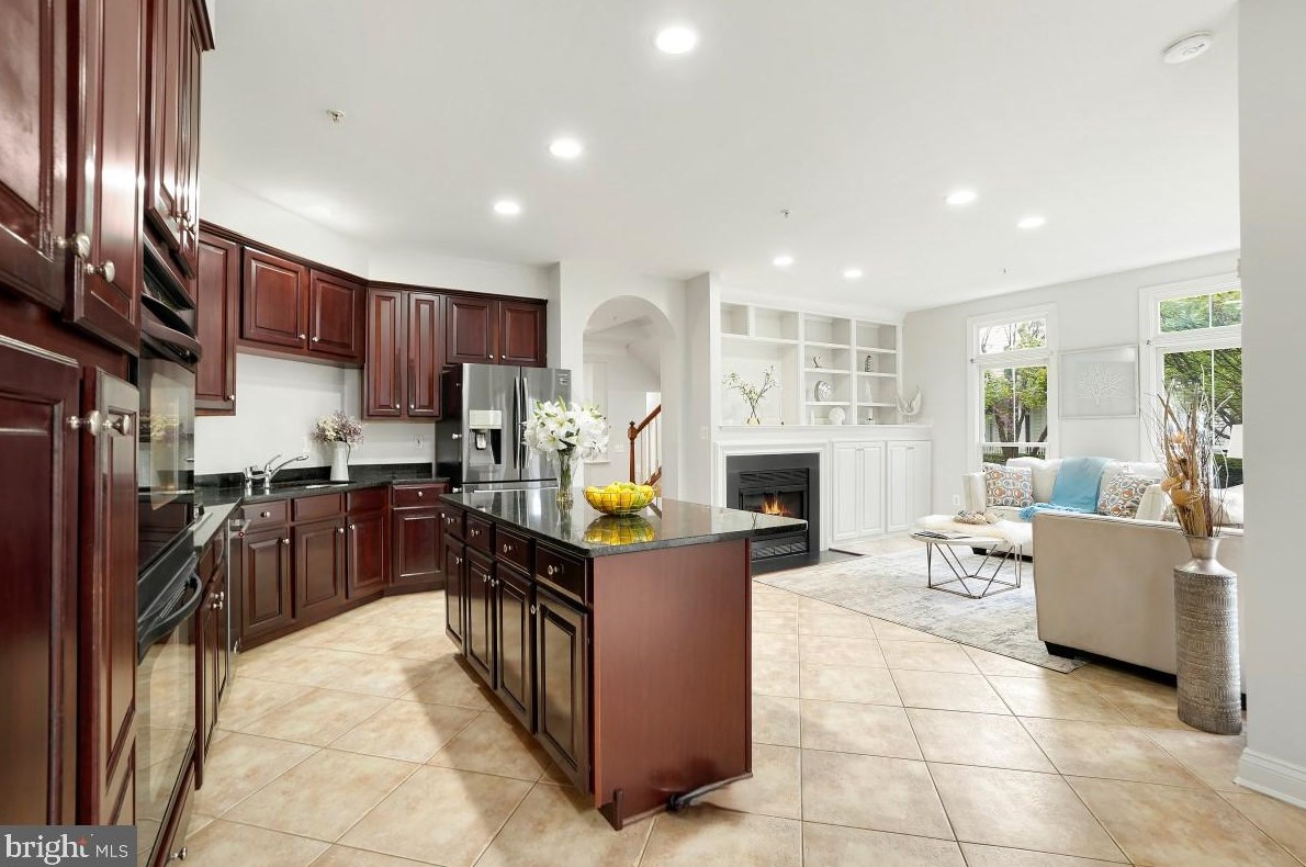 602 Grand Champion Dr, Rockville MD 20850-5970 exterior