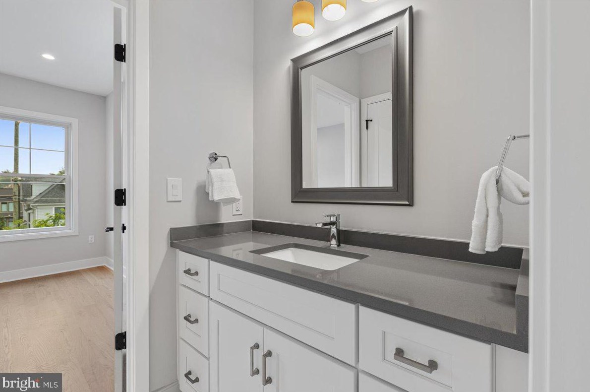 10008 Fleming Ave, Bethesda MD  20814-2118 exterior