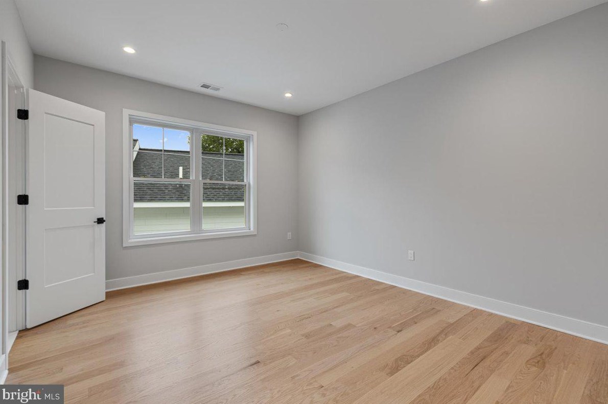 10008 Fleming Ave, Bethesda MD  20814-2118 exterior