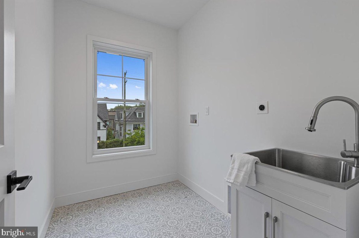 10008 Fleming Ave, Bethesda MD  20814-2118 exterior