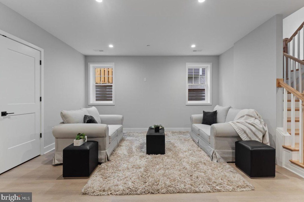 10008 Fleming Ave, Bethesda MD  20814-2118 exterior