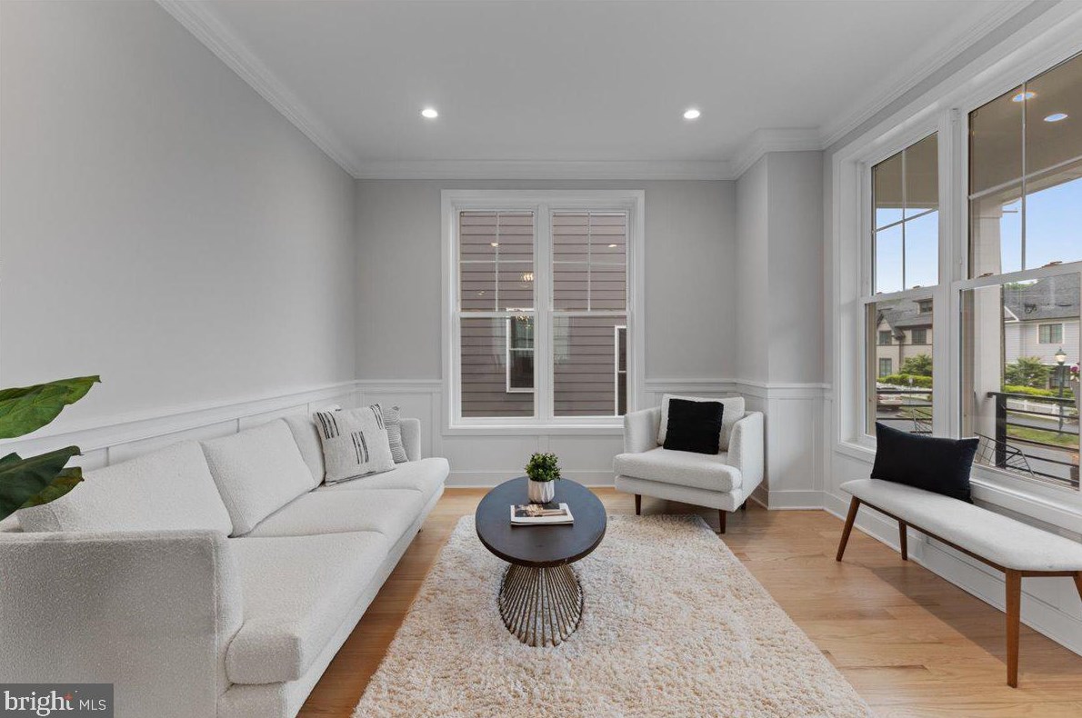 10008 Fleming Ave, Bethesda MD  20814-2118 exterior