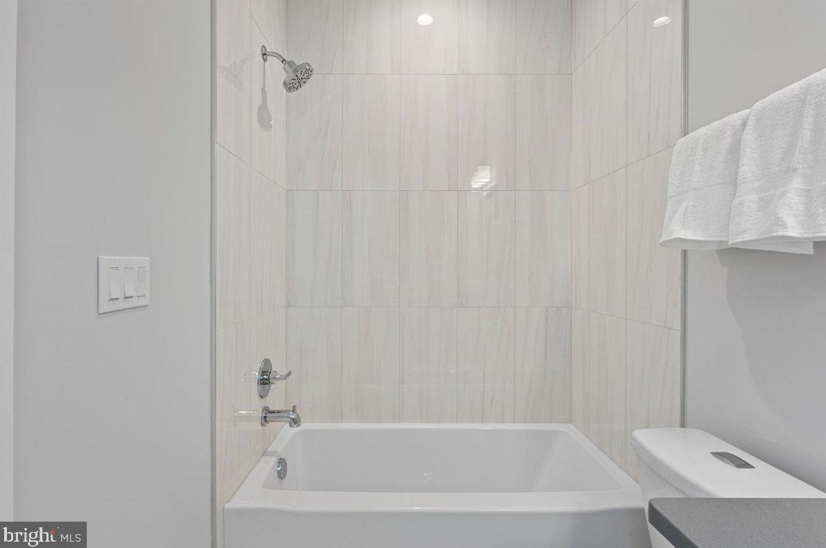 10008 Fleming Ave, Bethesda MD  20814-2118 exterior