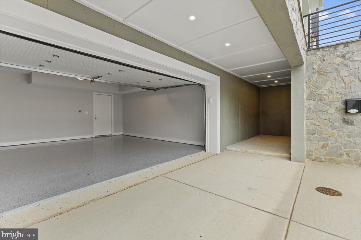 10008 Fleming Ave, Bethesda MD  20814-2118 exterior