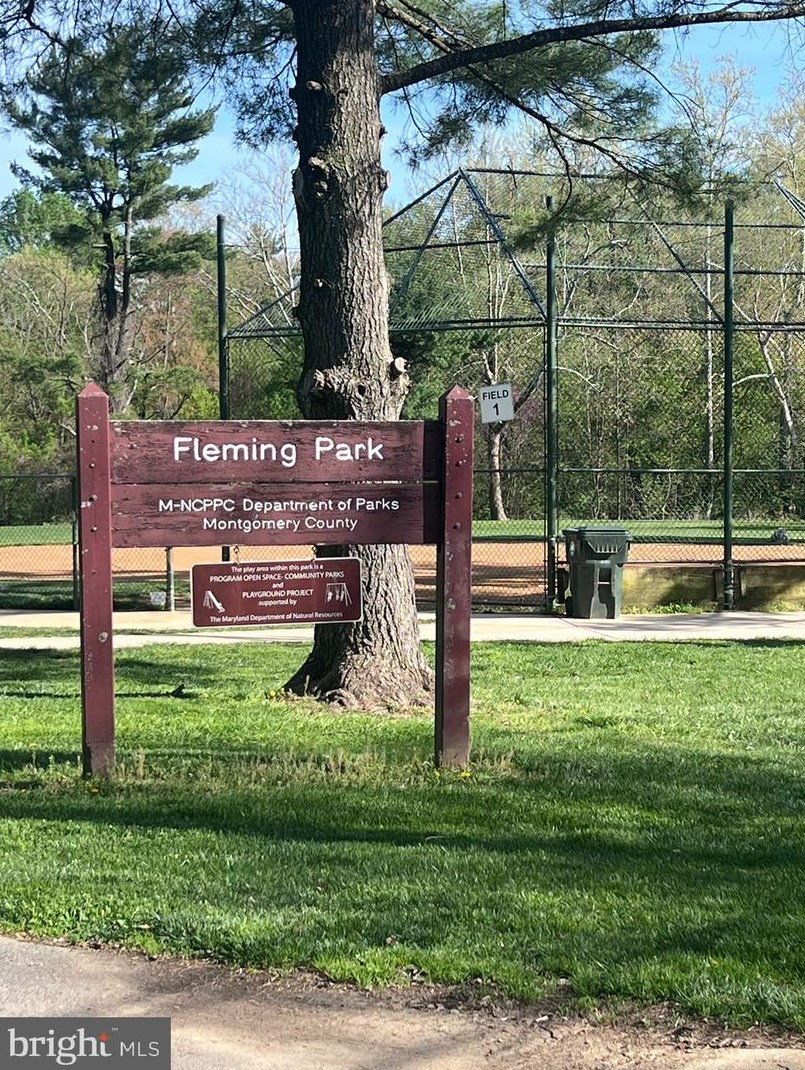 10008 Fleming Ave, Bethesda MD  20814-2118 exterior