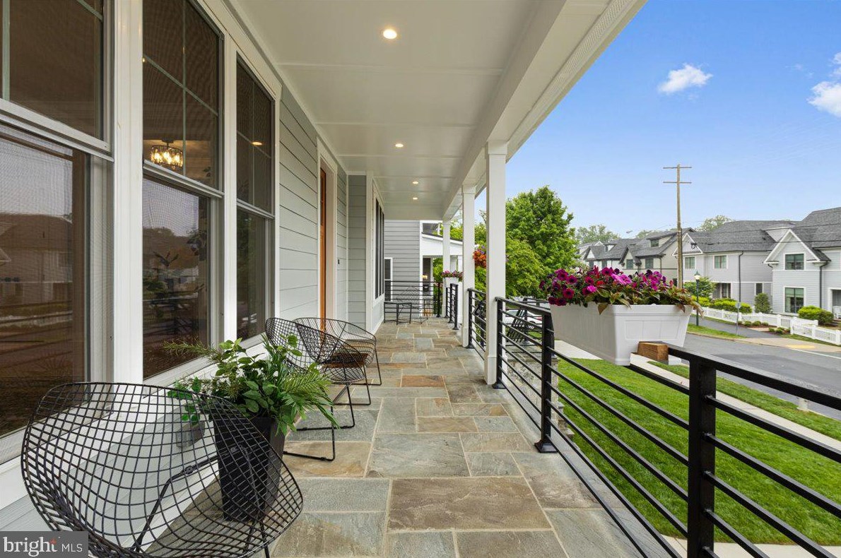 10008 Fleming Ave, Bethesda MD  20814-2118 exterior