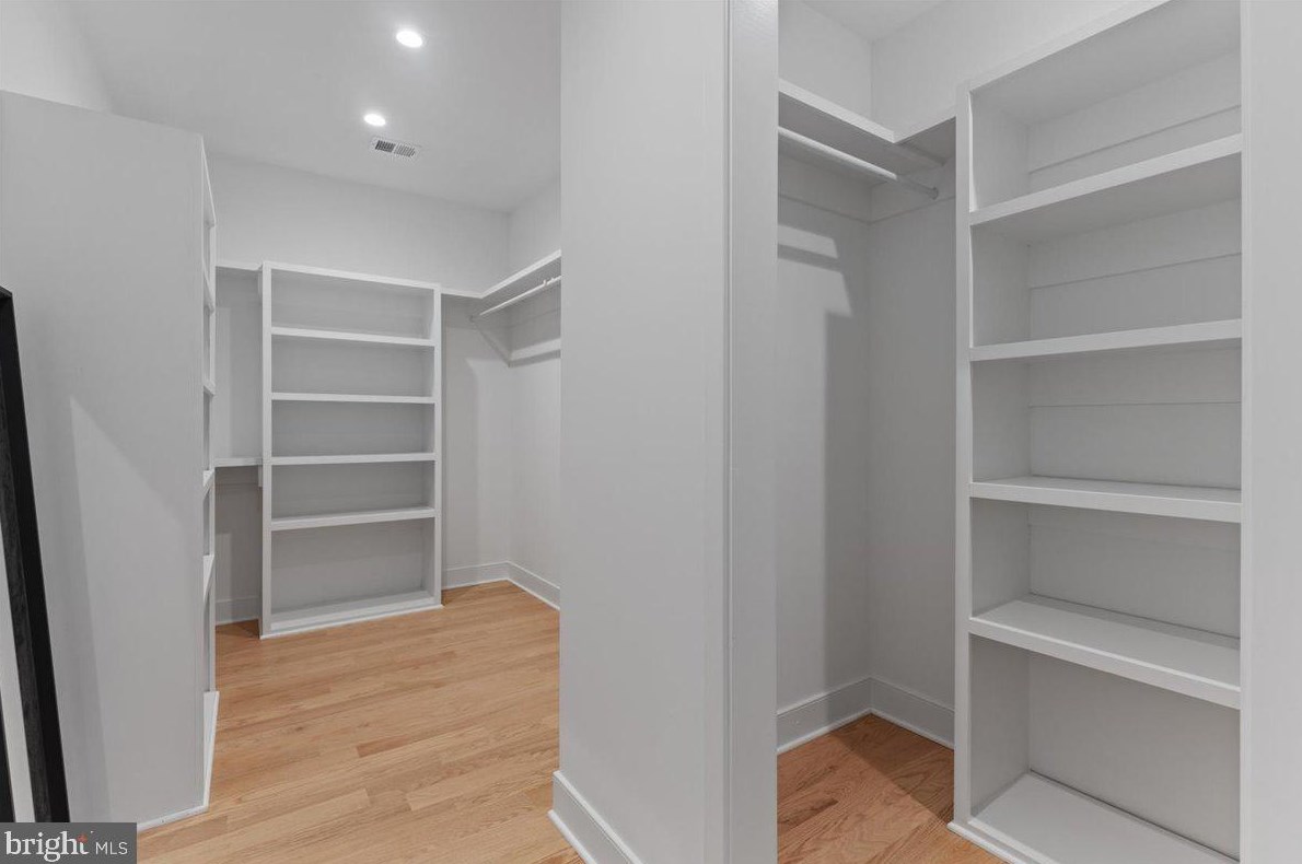 10008 Fleming Ave, Bethesda MD  20814-2118 exterior