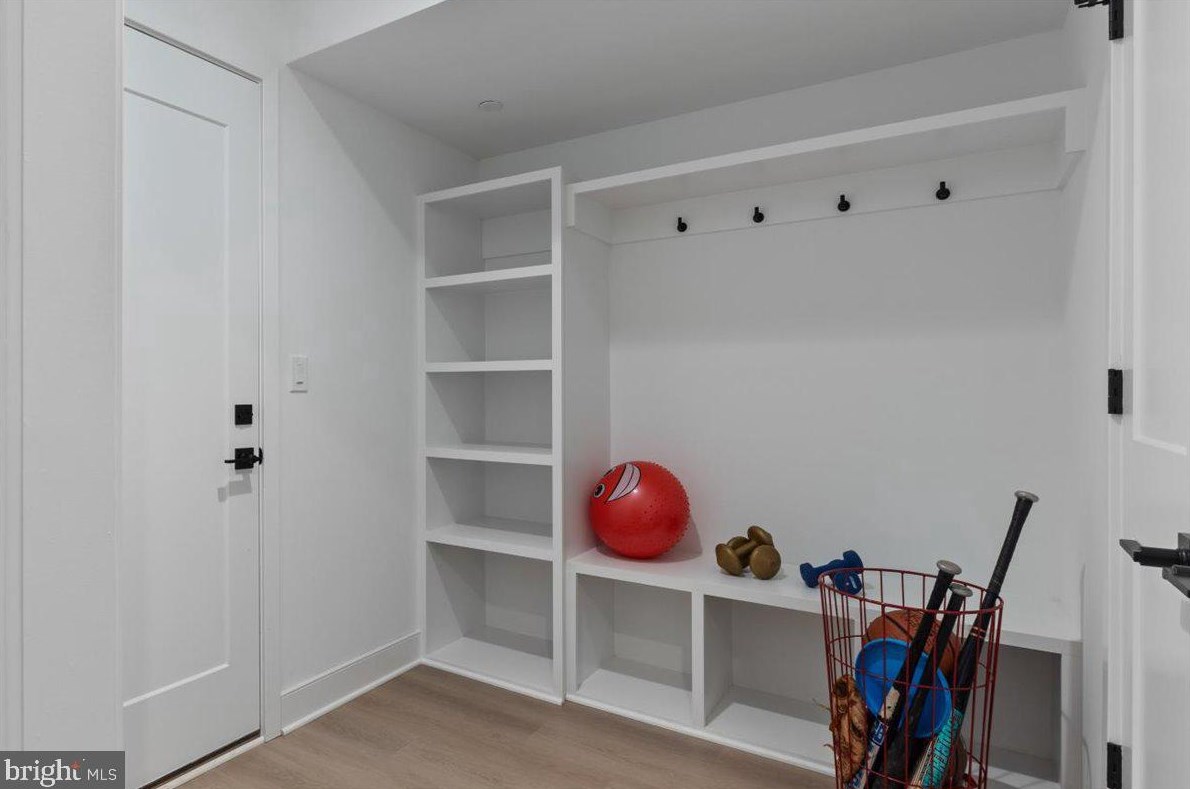 10008 Fleming Ave, Bethesda MD  20814-2118 exterior