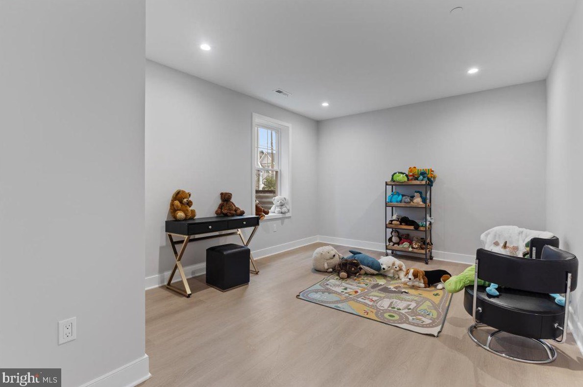 10008 Fleming Ave, Bethesda MD  20814-2118 exterior