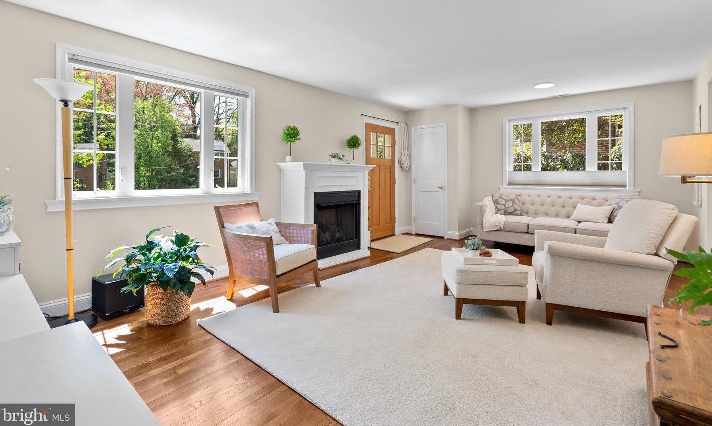 405 Williamsburg Dr, Silver Spring MD 20901-2728 exterior