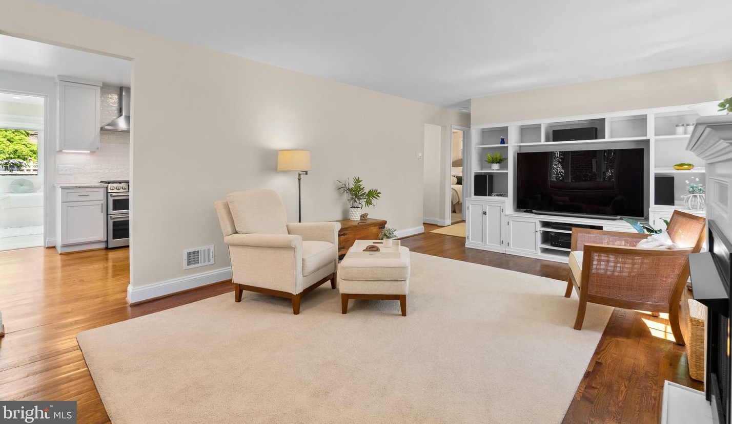 405 Williamsburg Dr, Silver Spring MD 20901-2728 exterior