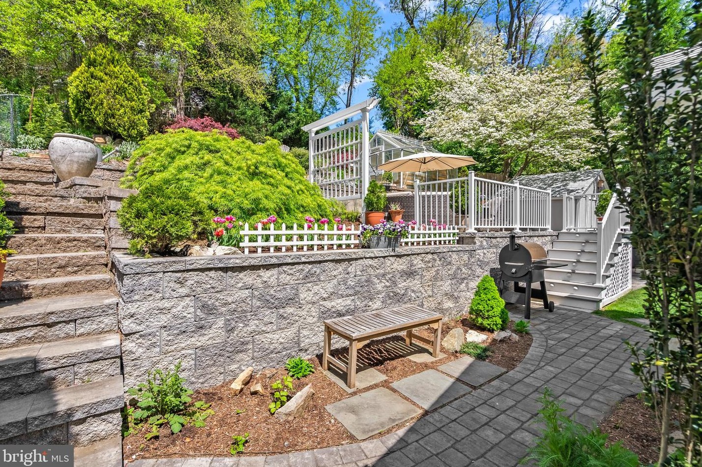 405 Williamsburg Dr, Silver Spring MD 20901-2728 exterior