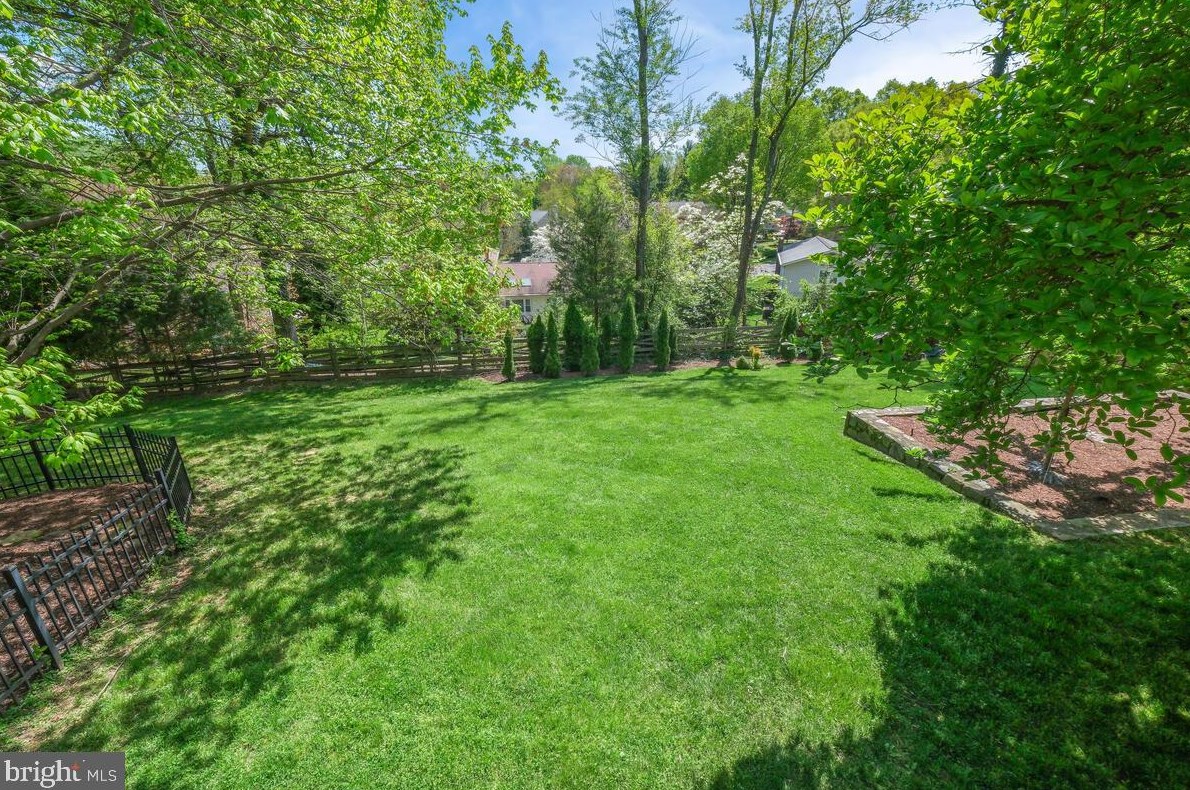 11539 Le Havre Dr, Rockville MD exterior