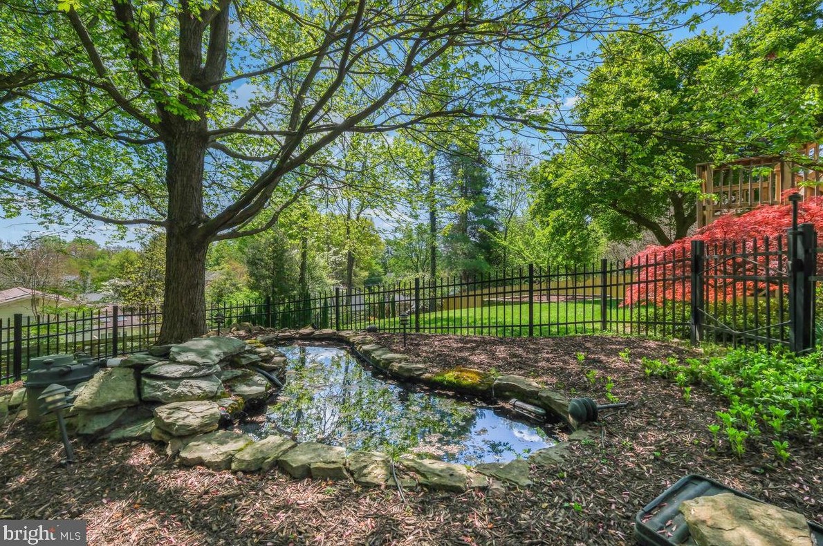 11539 Le Havre Dr, Rockville MD exterior