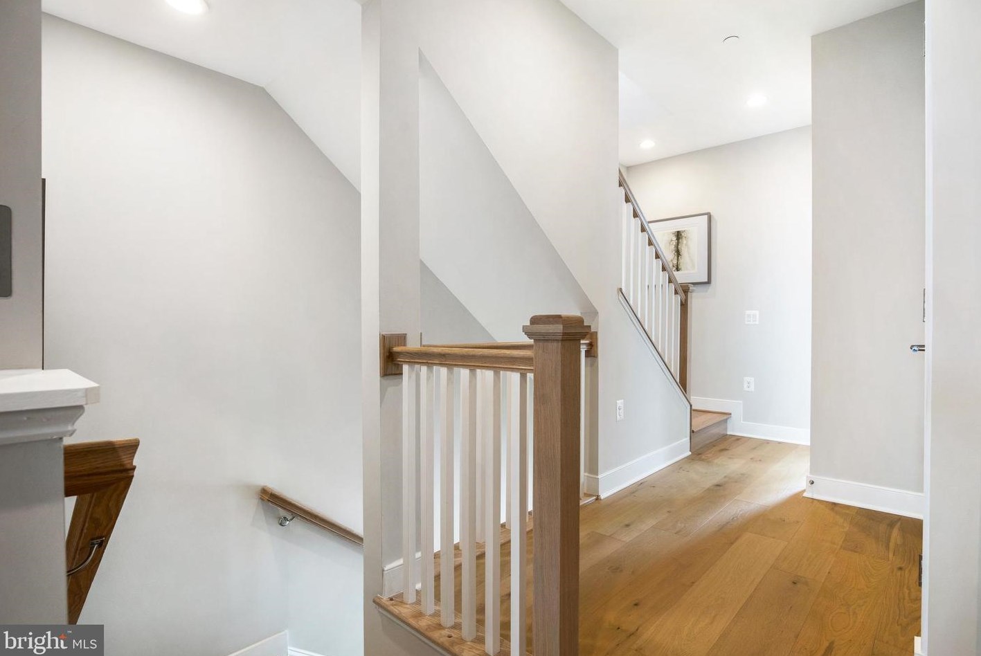 10318 Grosvenor Pl, Rockville MD exterior