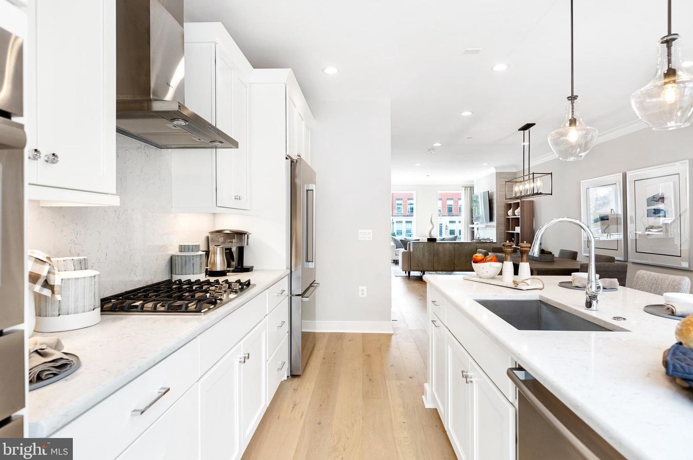 10318 Grosvenor Pl, Rockville MD exterior