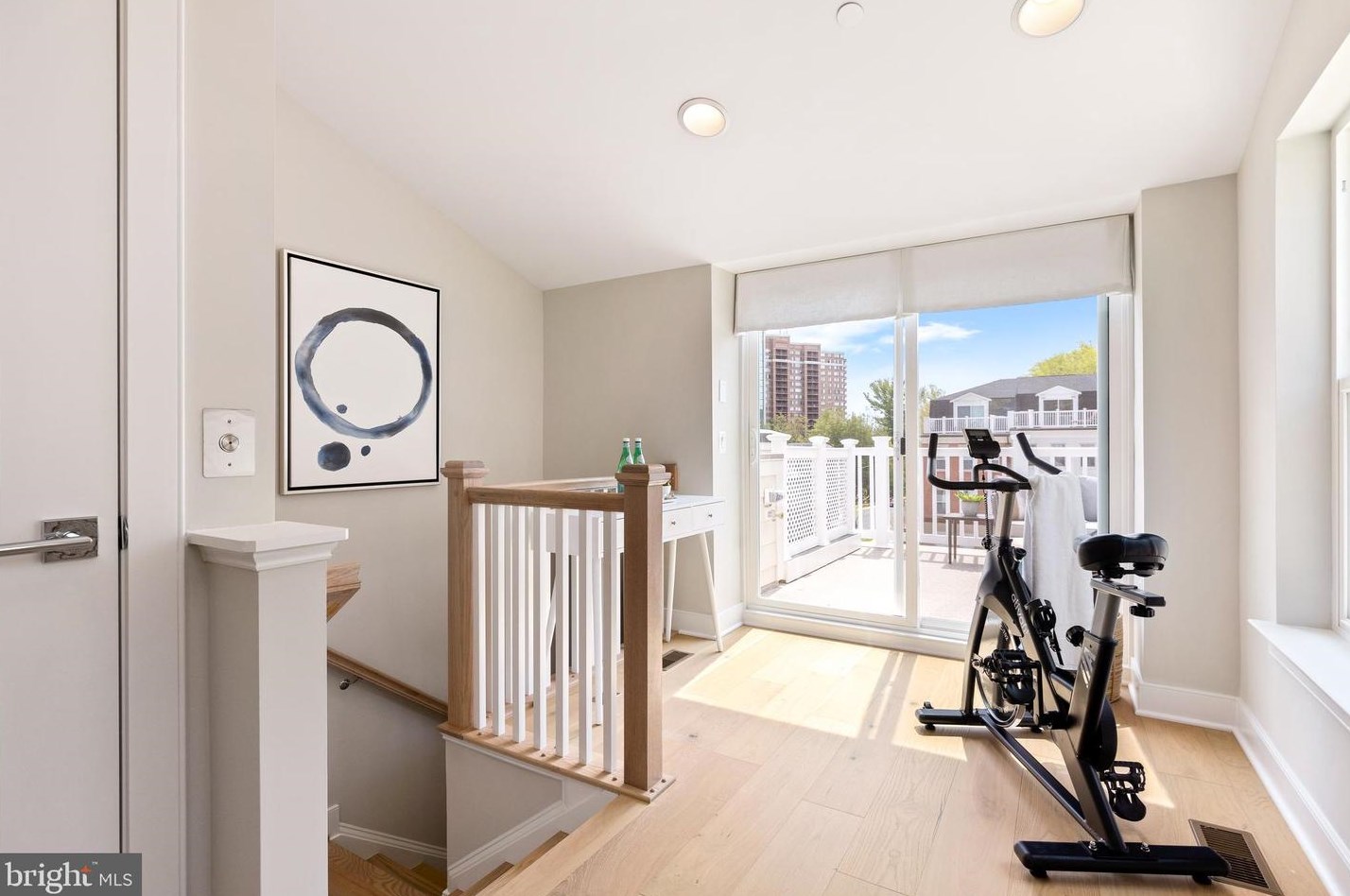 10318 Grosvenor Pl, Rockville MD exterior