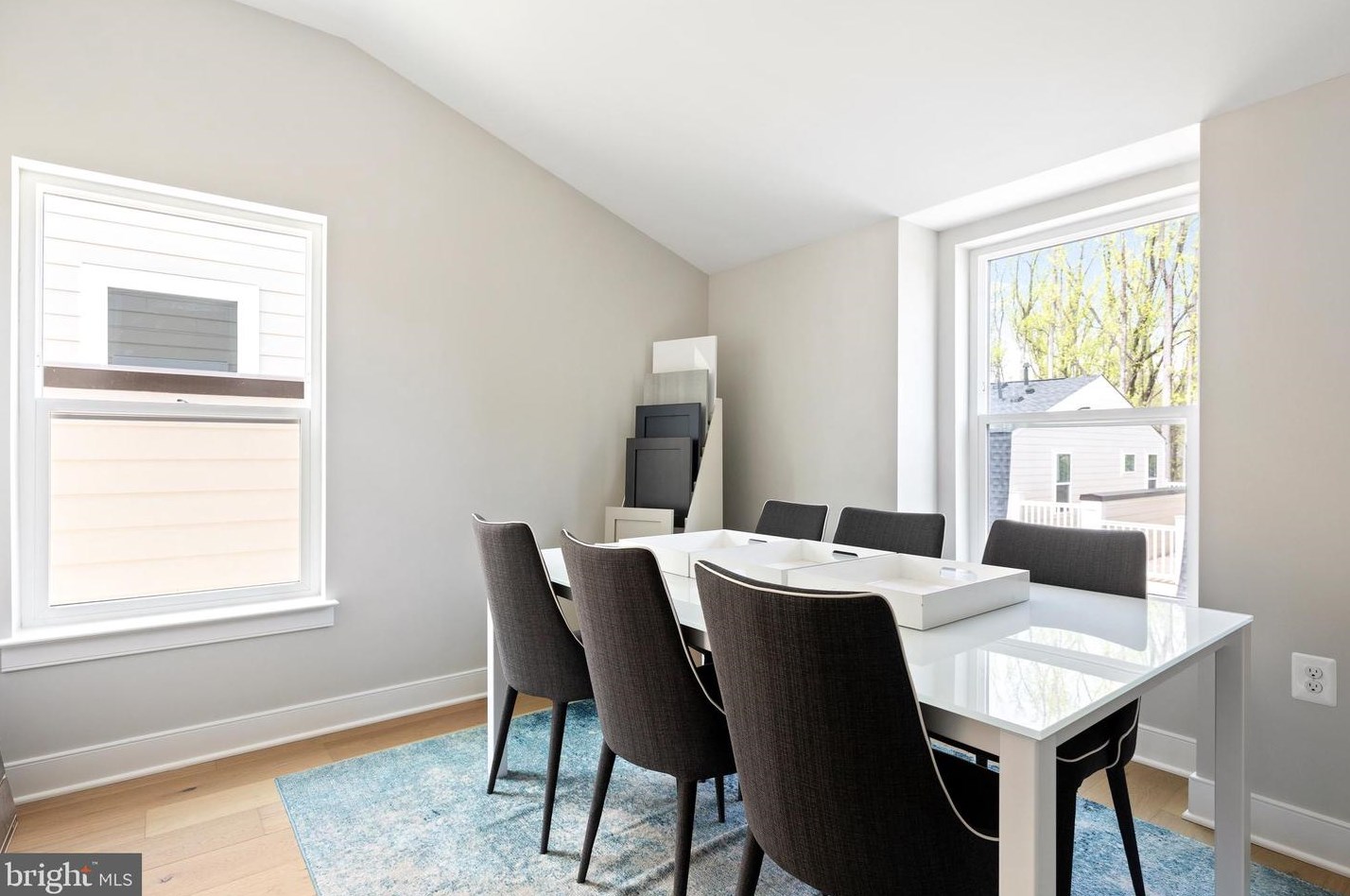 10318 Grosvenor Pl, Rockville MD exterior