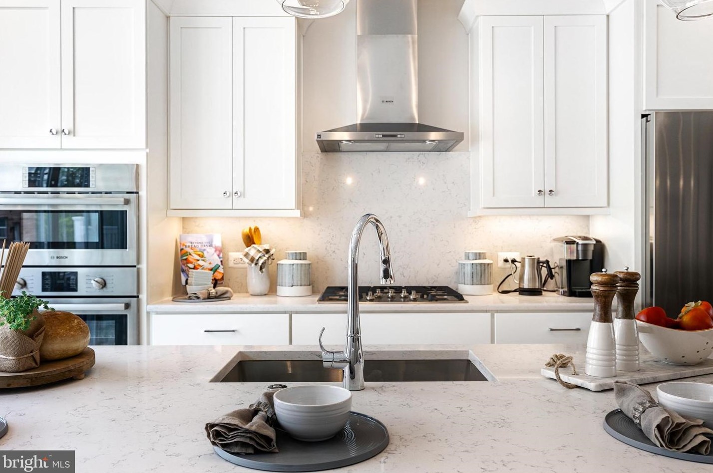 10318 Grosvenor Pl, Rockville MD exterior