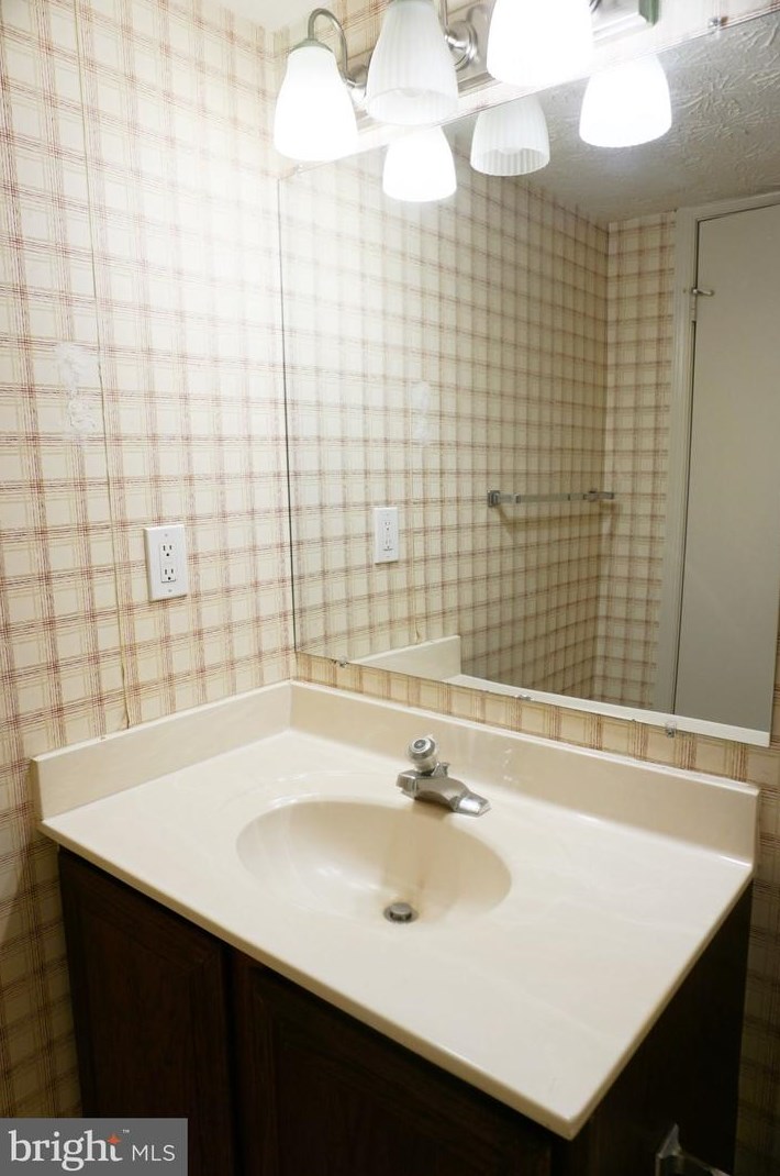 9 Polk Ct, Gaithersburg MD 20878-1936 exterior