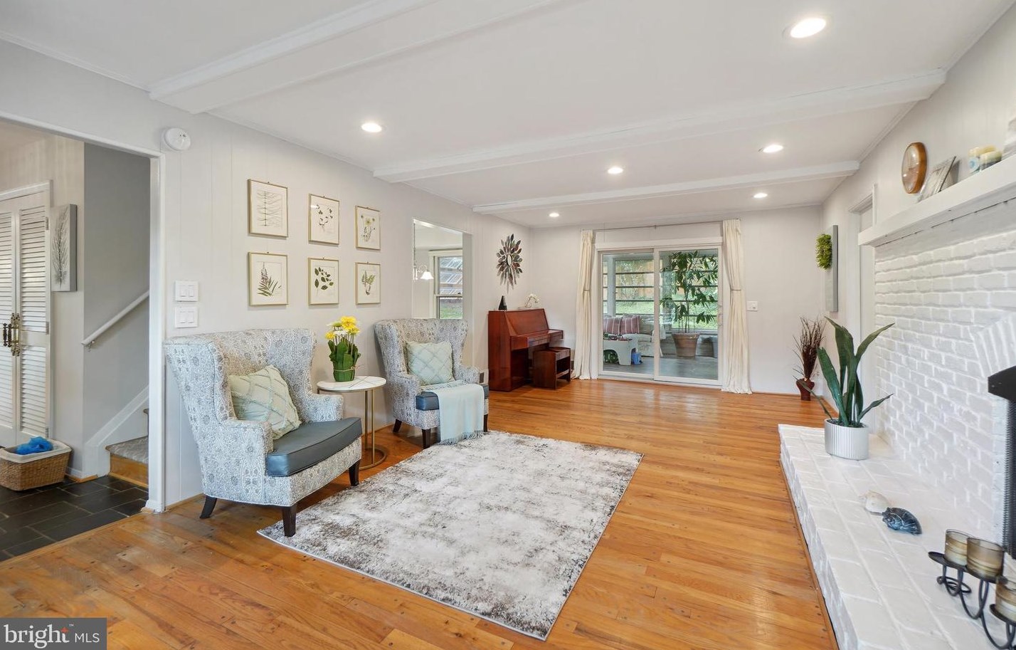 10900 Gainsborough Rd, Rockville MD  20854-2512 exterior