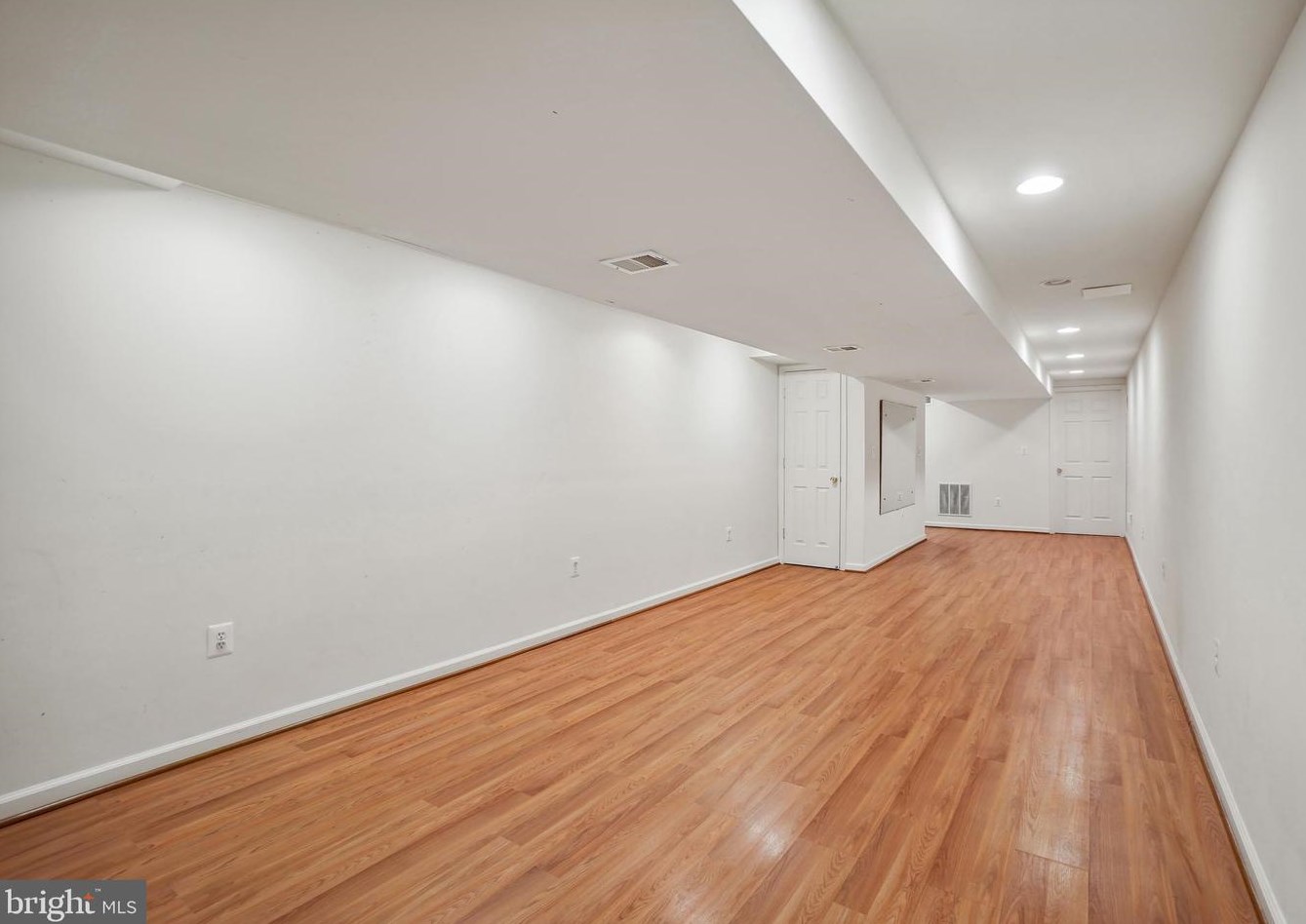 10900 Gainsborough Rd, Rockville MD  20854-2512 exterior