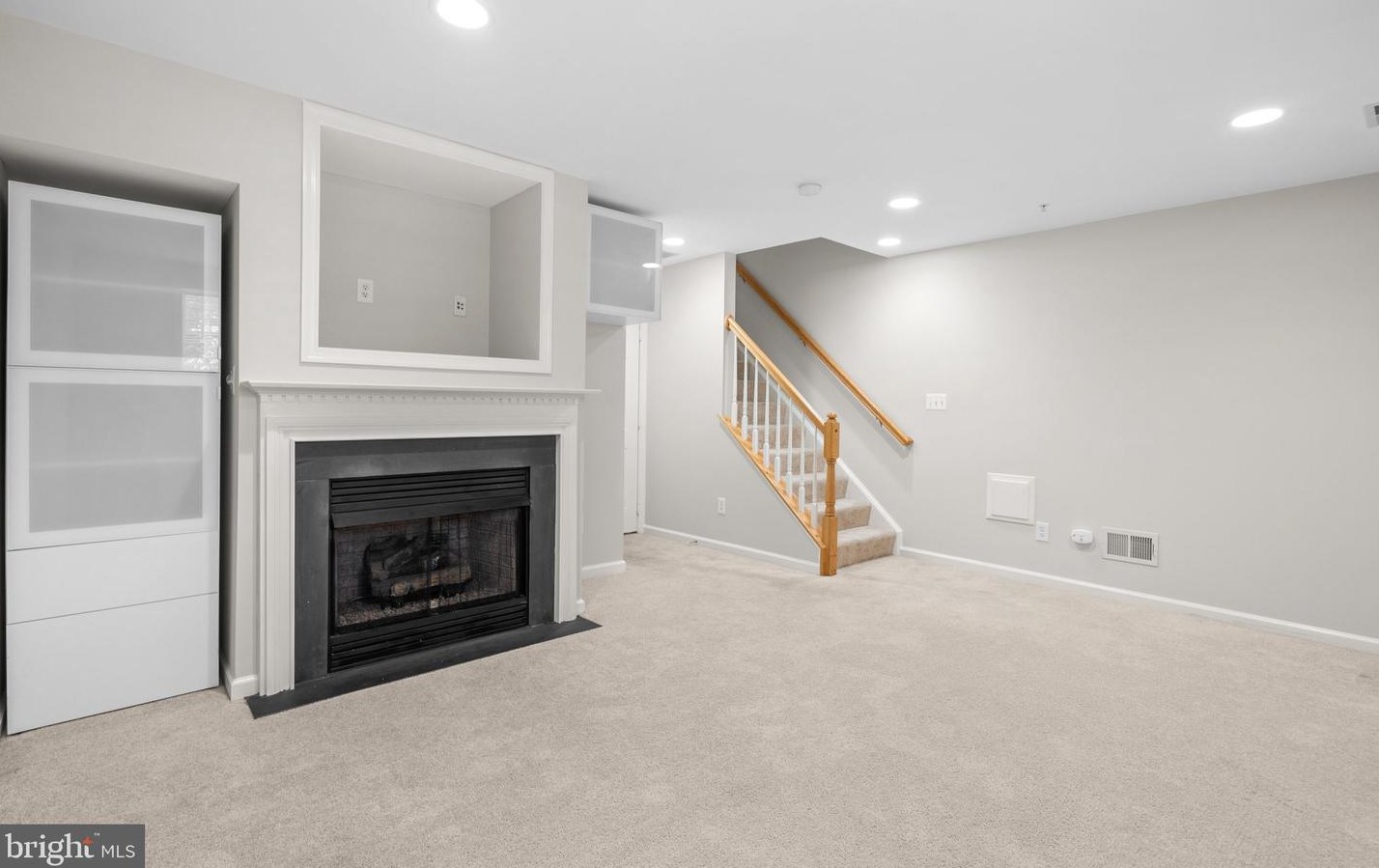 518 Fallsgrove Dr, Rockville MD 20850-7750 exterior