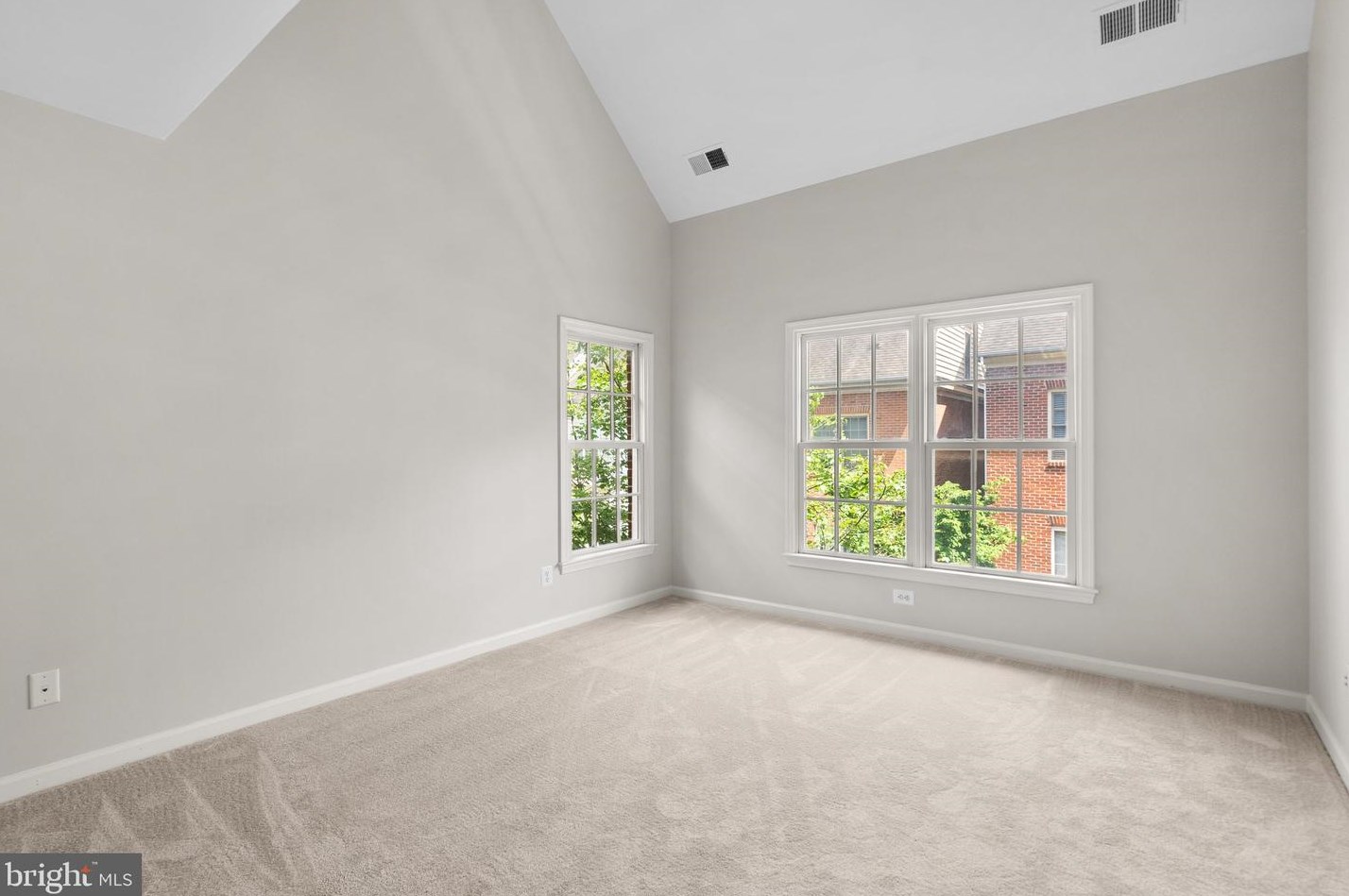 518 Fallsgrove Dr, Rockville MD 20850-7750 exterior