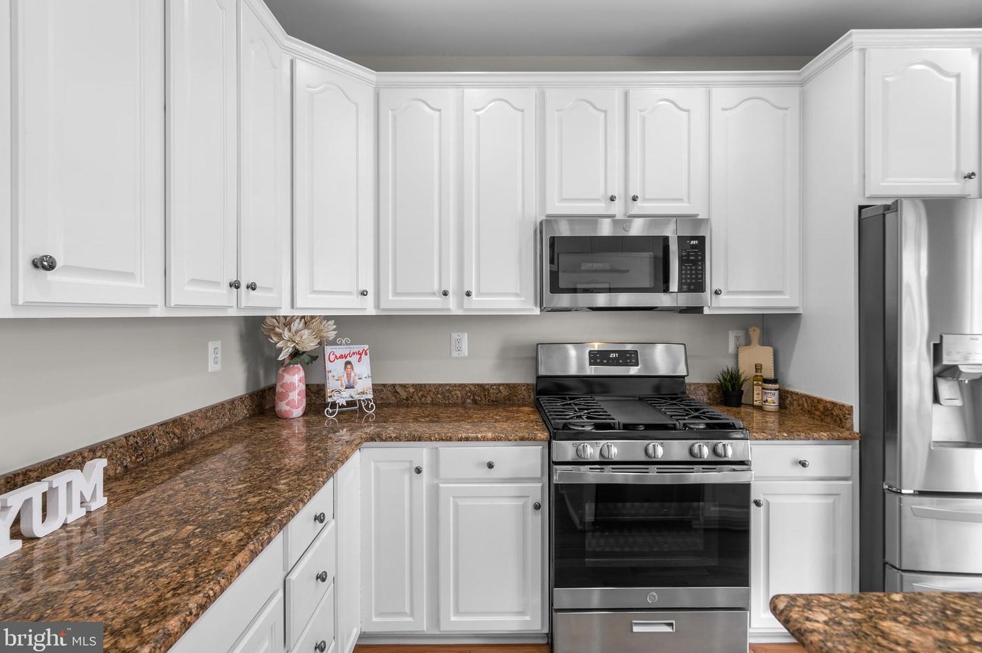 518 Fallsgrove Dr, Rockville MD 20850-7750 exterior