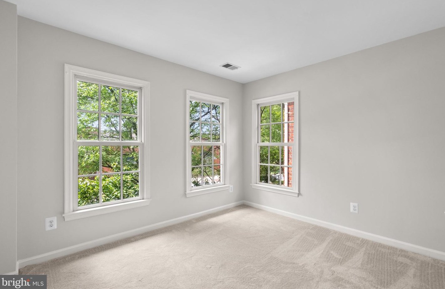 518 Fallsgrove Dr, Rockville MD 20850-7750 exterior