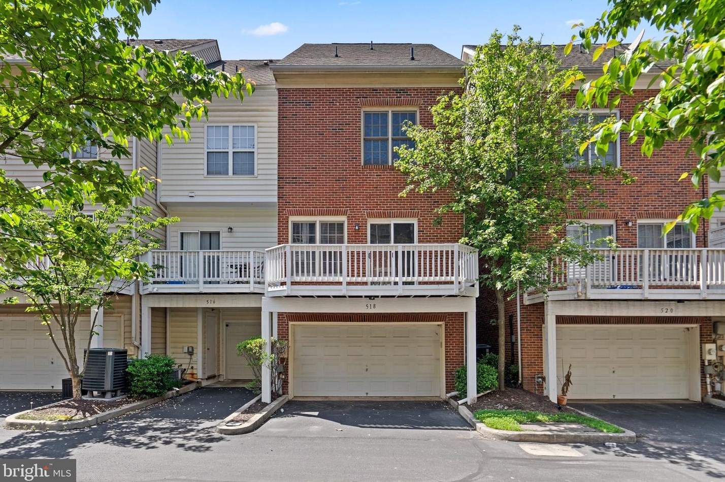 518 Fallsgrove Dr, Rockville MD 20850-7750 exterior