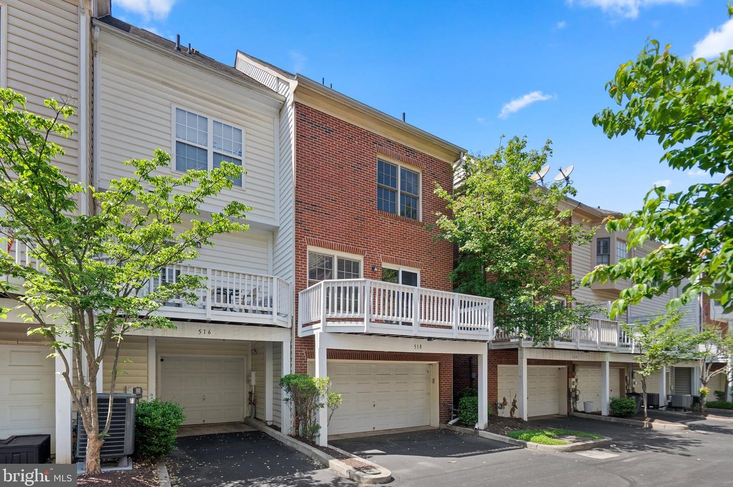 518 Fallsgrove Dr, Rockville MD 20850-7750 exterior