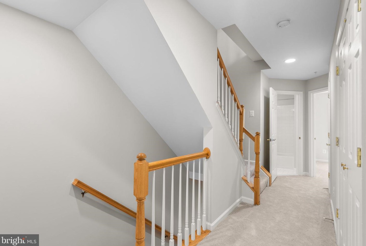 518 Fallsgrove Dr, Rockville MD 20850-7750 exterior