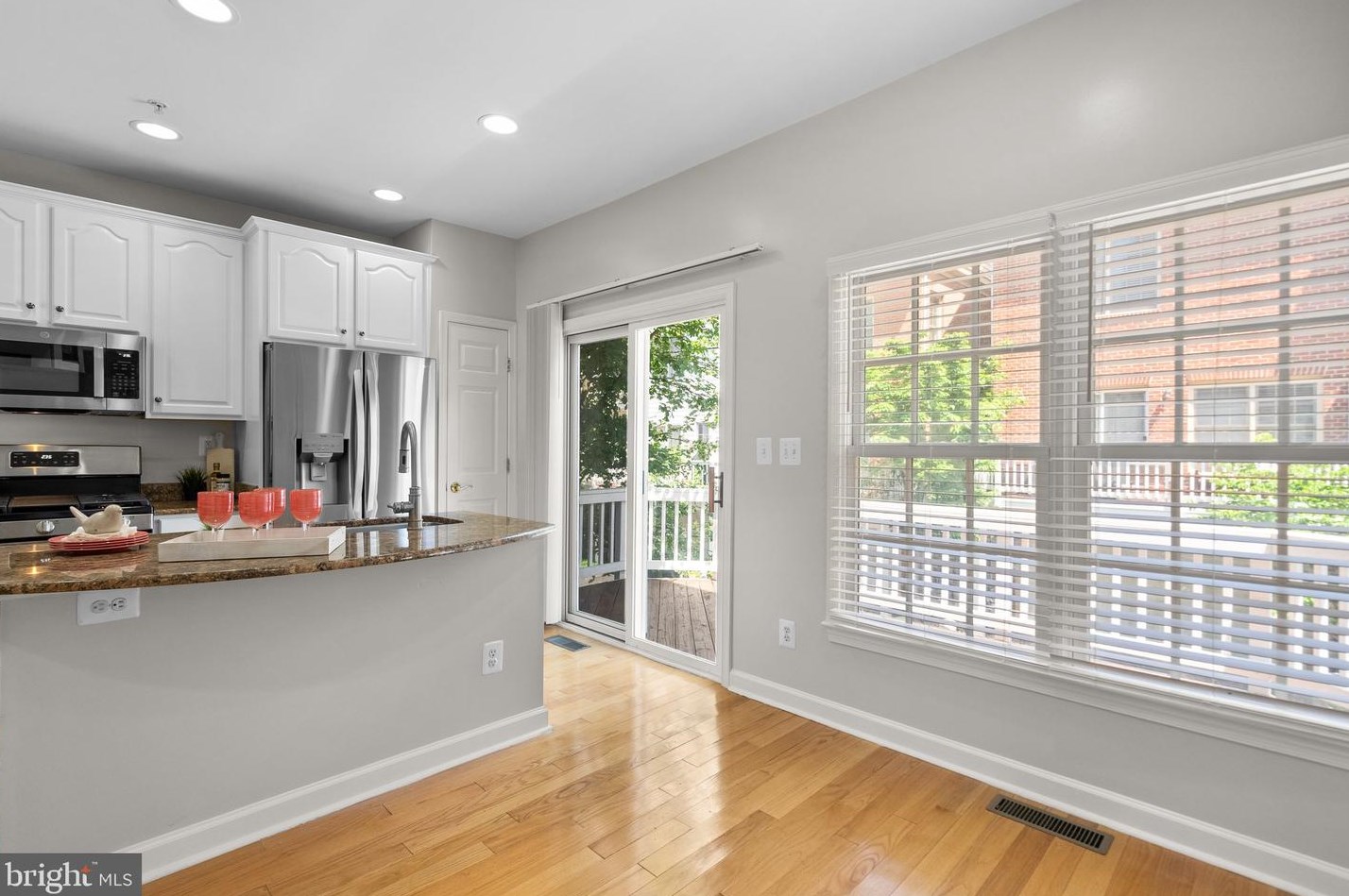 518 Fallsgrove Dr, Rockville MD 20850-7750 exterior