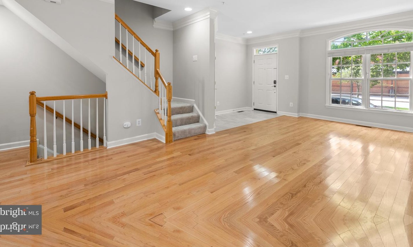 518 Fallsgrove Dr, Rockville MD 20850-7750 exterior