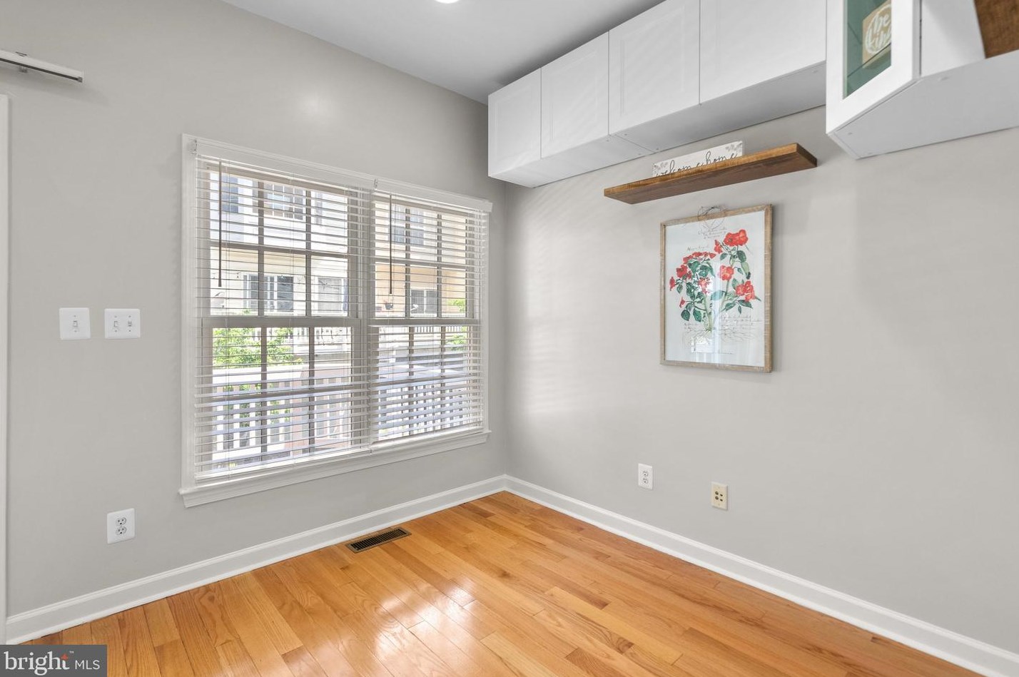 518 Fallsgrove Dr, Rockville MD 20850-7750 exterior