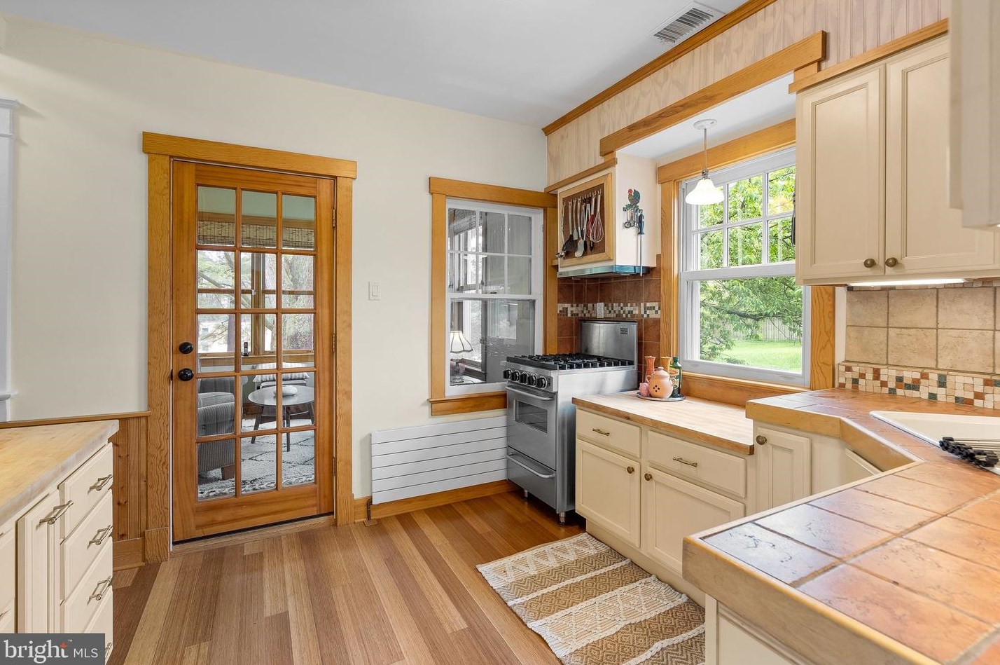 720 Easley St, Silver Spring MD 20910-4587 exterior