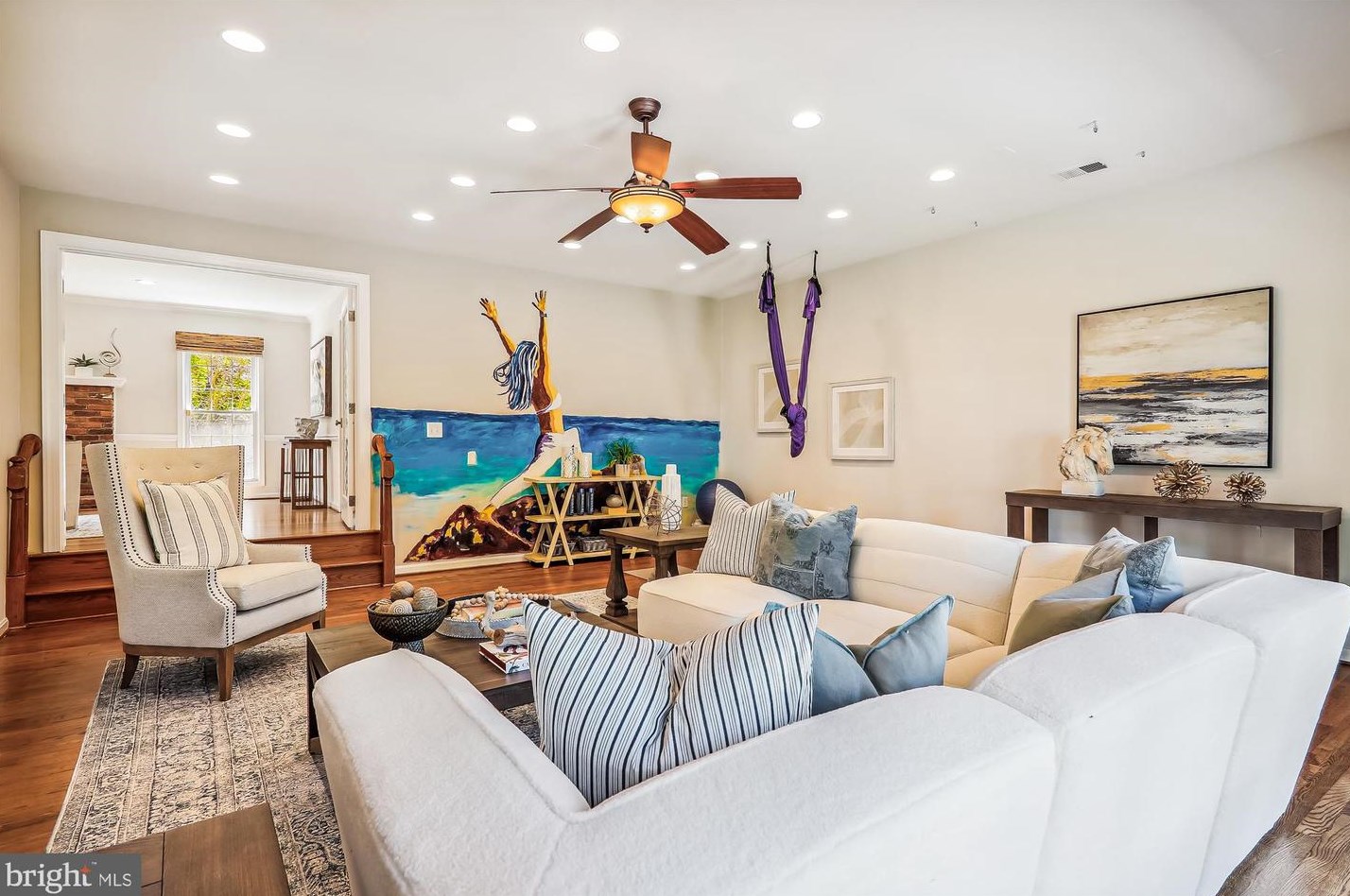 12632 Falconbridge Dr, Gaithersburg MD 20878-3430 exterior